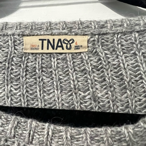 Aritzia TNA Knitted Sweater - Picture 4 of 4